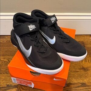 Nike Team Hustle D10 Flyease GS